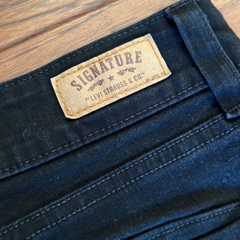 Levi’s signature black flap pocket cropped jeans - Picture 7 of 9